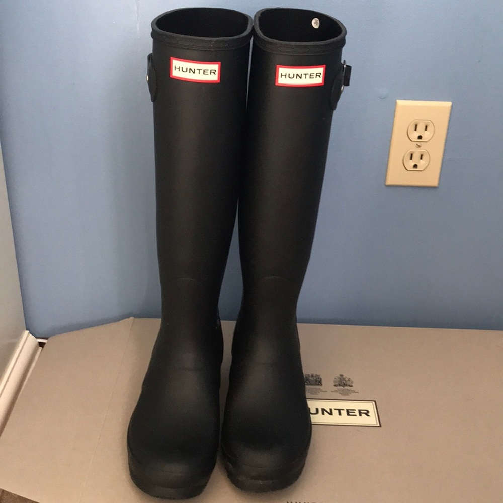 Hunter rain boots (size 8)